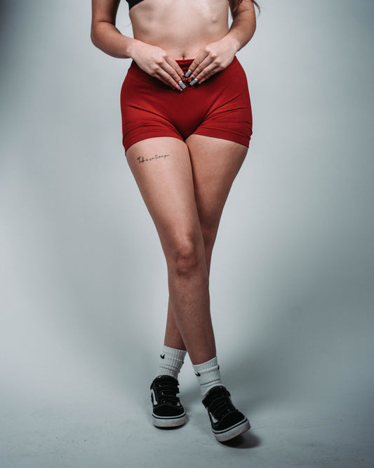 CLASSIC SCRUNCH SHORTS- RED