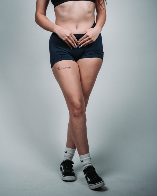 CLASSIC SCRUNCH SHORTS- NAVY