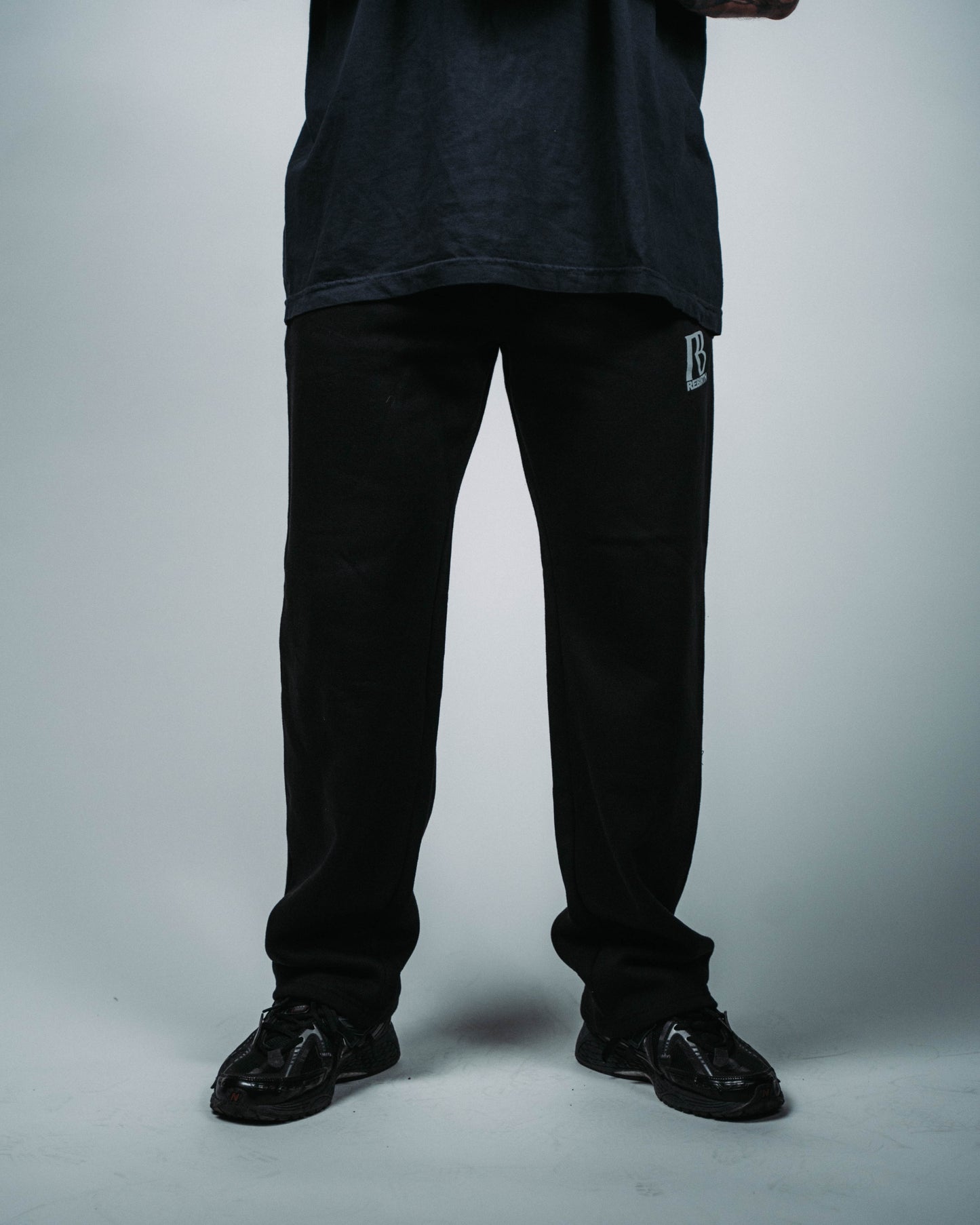 'RB' OVERSIZED FIT SWEATPANTS - BLACK