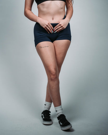 CLASSIC SCRUNCH SHORTS- NAVY